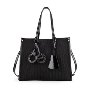 Bolsa Tote Cloe con Charm Grande Negro